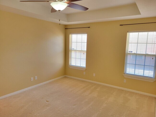 Building Photo - SPECTACULAR HOME ON CORNER LOT