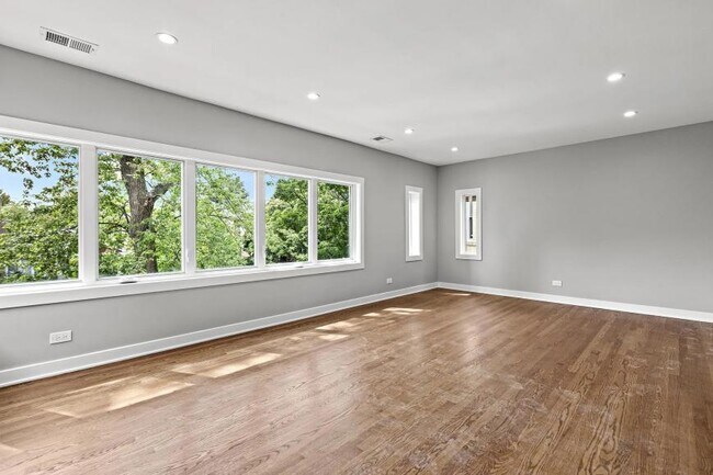 Building Photo - 2 bedroom in Chicago IL Chicago