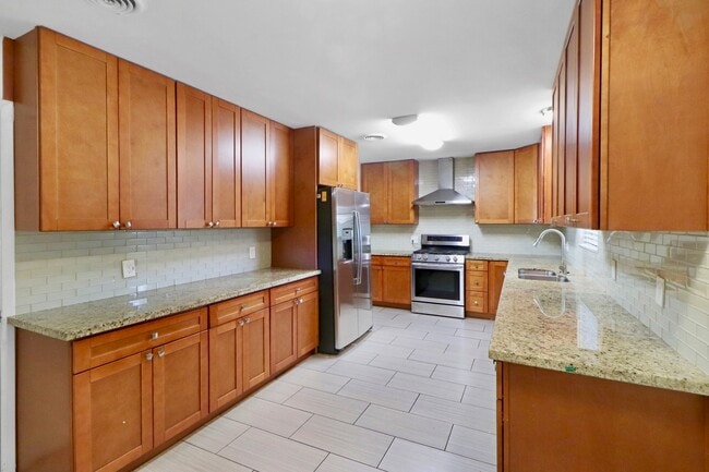 Building Photo - 5554 Beechnut St