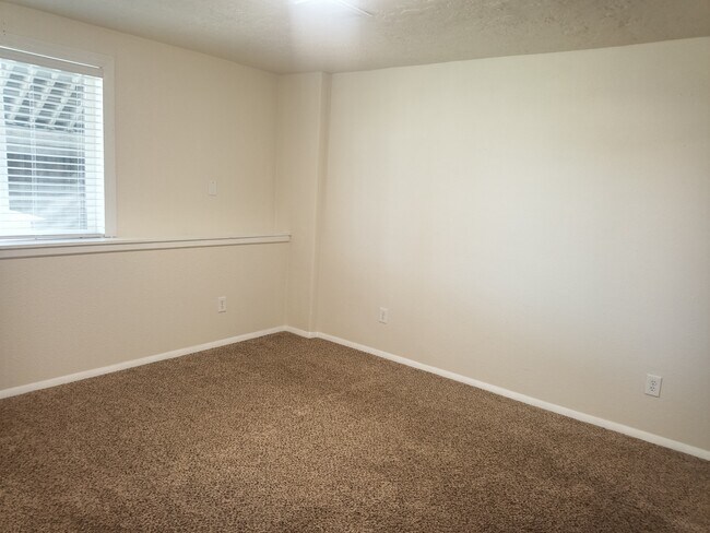 Building Photo - 9658 W Heather Rd