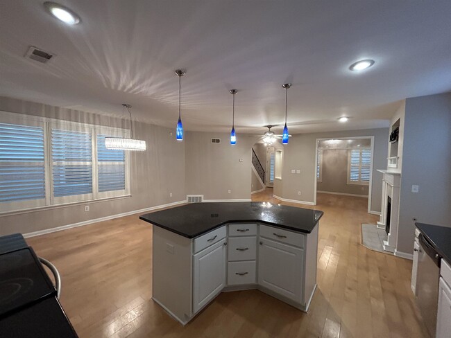 Building Photo - 1390 Island Town Dr