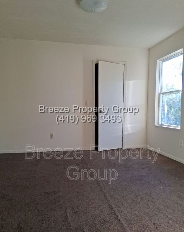 Building Photo - 197 W Chalmers Ave