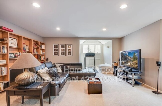 Building Photo - 5571 178th Ave SE