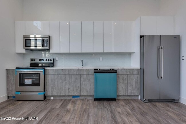 Building Photo - 19 N River St