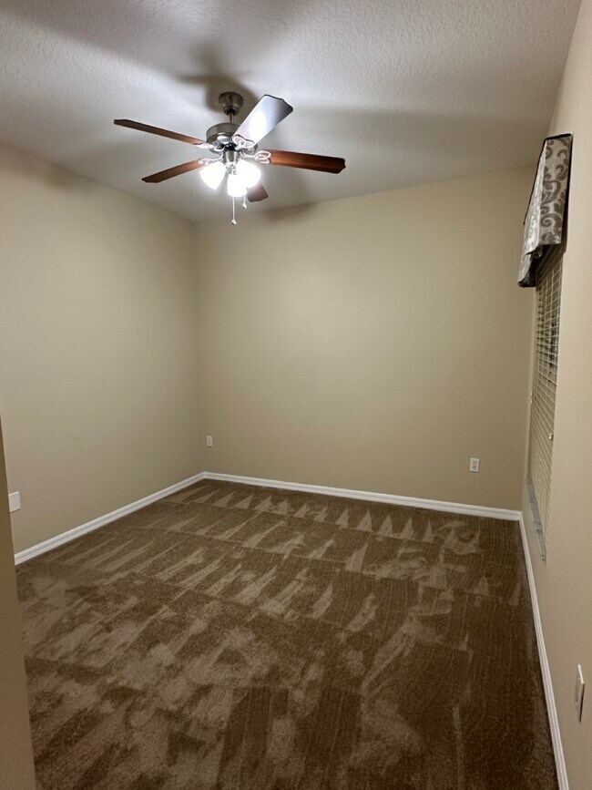 Building Photo - 10222 Devonshire Lake Dr