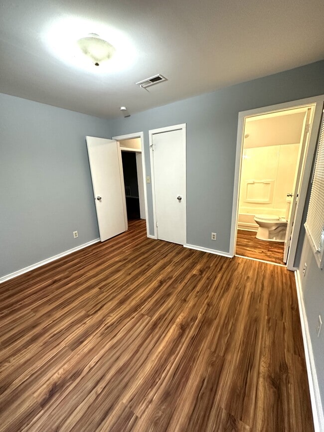 Building Photo - 8819 E Winner Rd