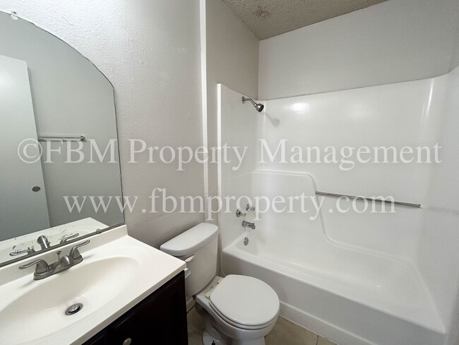 Building Photo - 825 Tehuacana Hwy