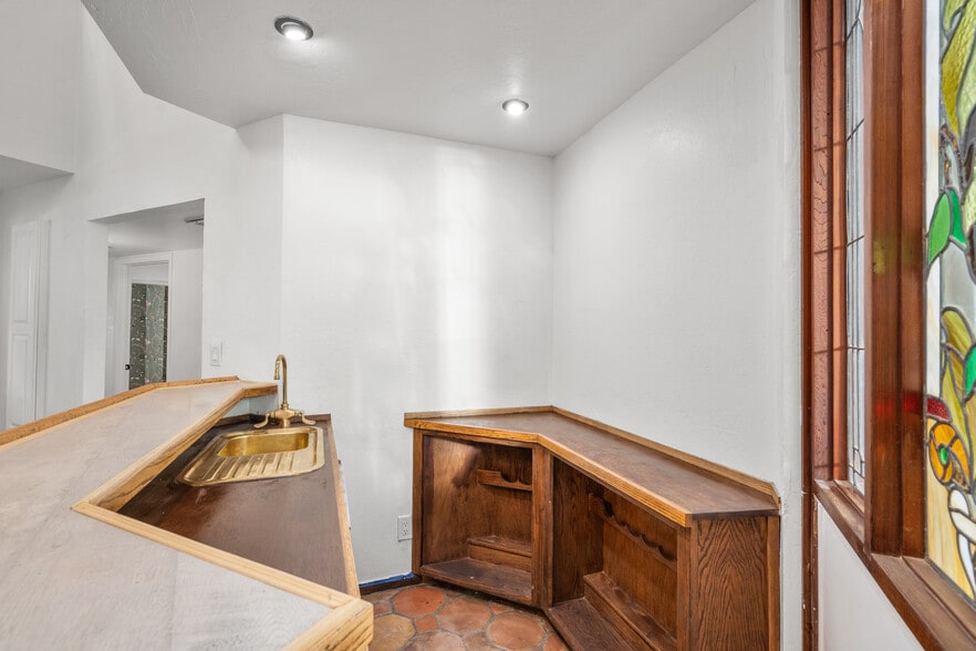 Building Photo - 3319 E Indian School Rd