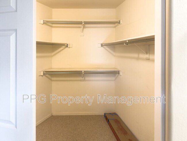 Building Photo - 5517 W Aster Dr