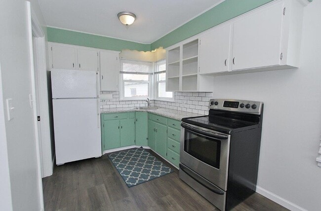 Building Photo - Charming Single-Level Home