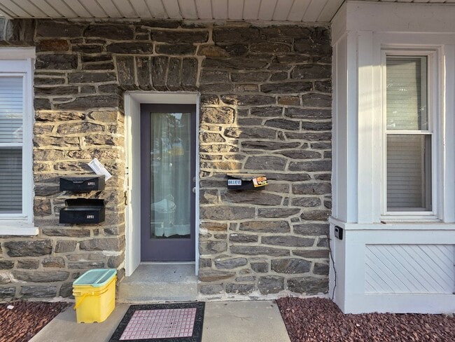 Building Photo - 420 W 22nd St