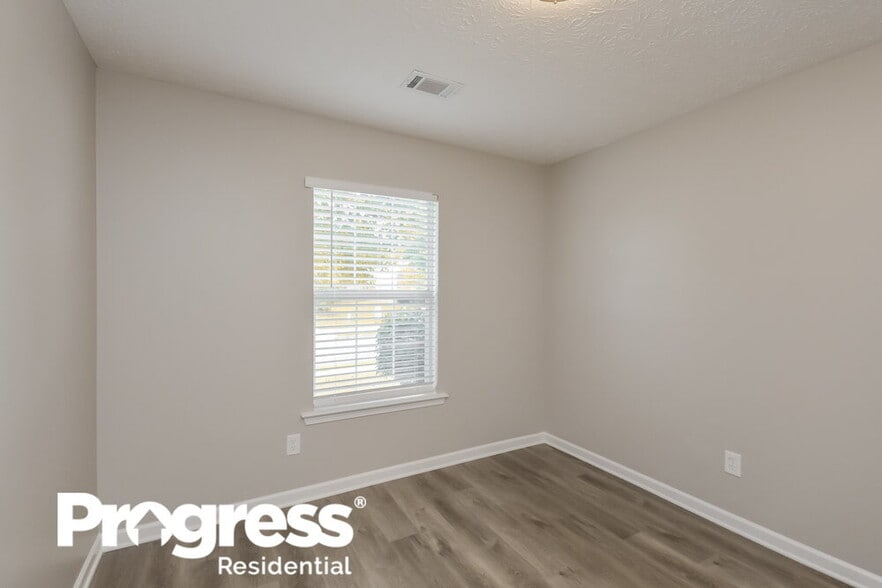 Building Photo - 433 Summer Hill Cir