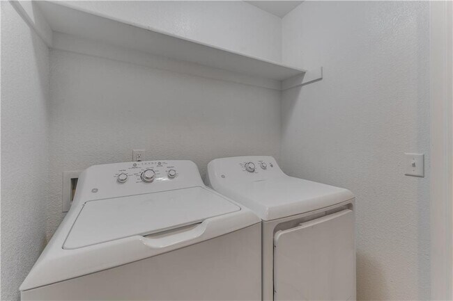 Building Photo - 1348 N Corsica Dr