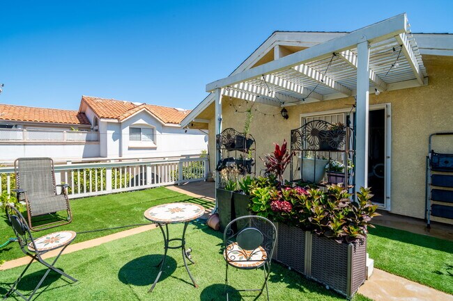 very big and green - 2703 Gates Ave