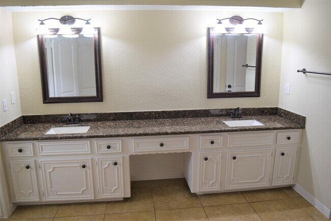 Building Photo - 6207 Northway Dr