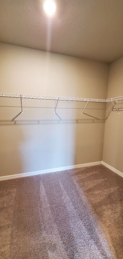 Building Photo - Like NEW!!! 4-Bedroom, 2.-Bathroom in Luce...