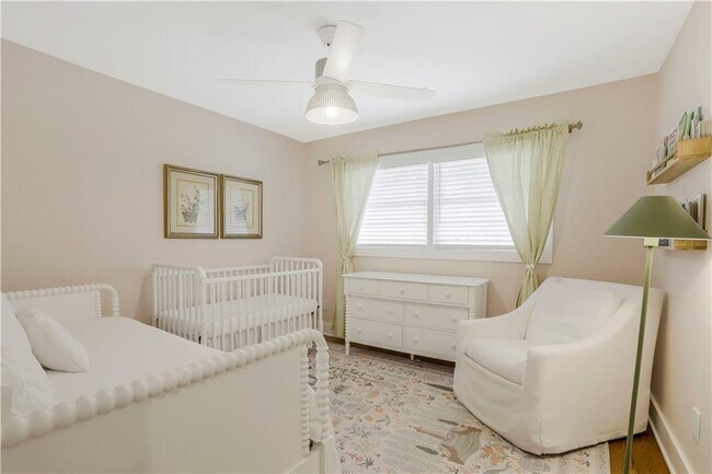 Building Photo - 1344 Midlawn Dr