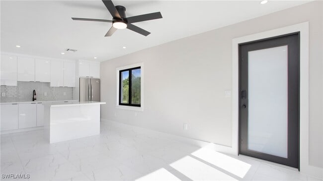 Building Photo - 9002 Somerset Ln