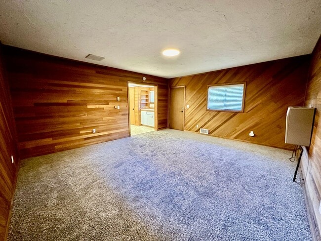 Building Photo - 1204 N Brooklane St