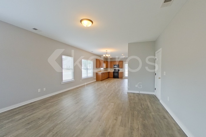 Building Photo - 180 White Oak Cir