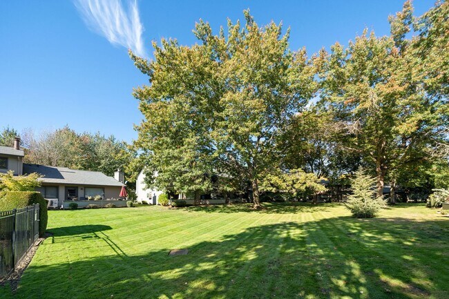 Building Photo - 2 bedroom Condo