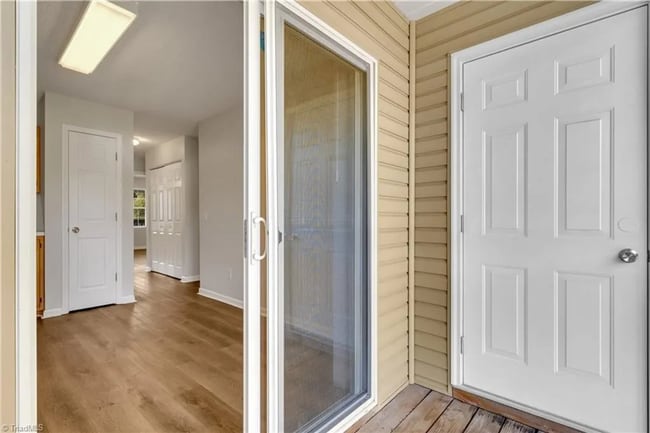 Building Photo - AVAILABLE NOW – Stylish 2-Bedroom Condo in Archdale, NC