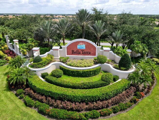 Building Photo - Spacious 3BR/2.5BA Townhome in Bella Terra...