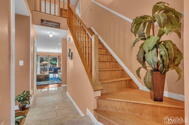 Building Photo - 47 Woodland Way