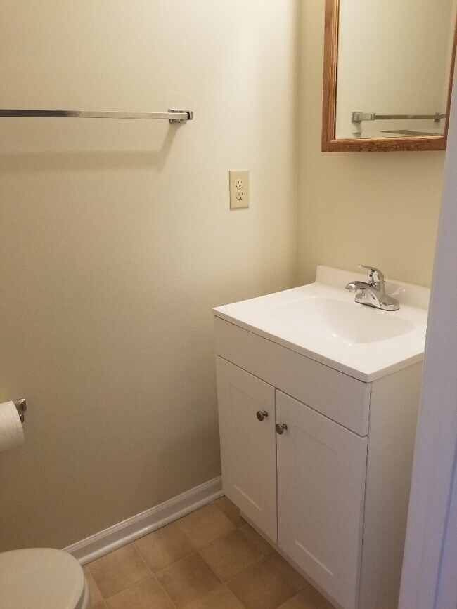 Building Photo - 137 Quince Ln