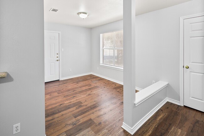 Building Photo - 2020 Legacy Ln