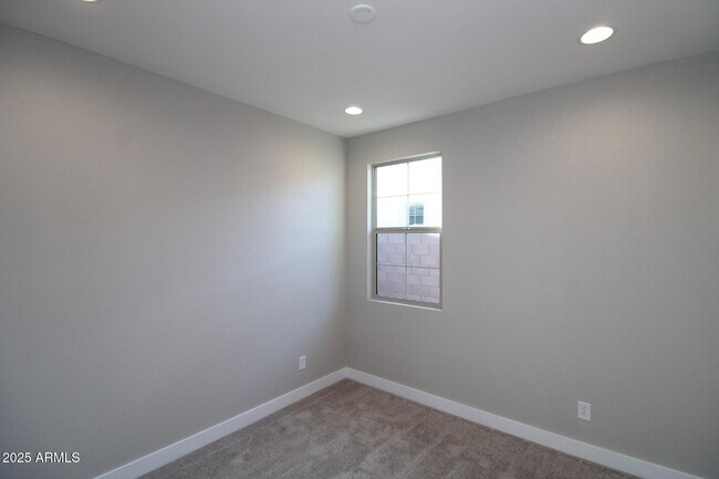 Building Photo - 5716 S Romano