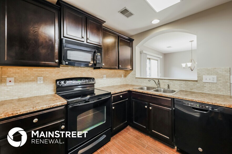 Building Photo - 140 Blackberry Cv