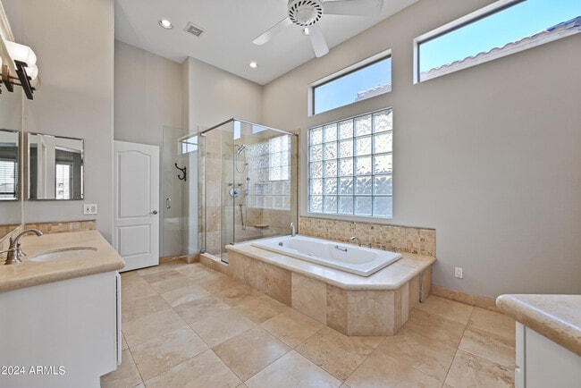 Building Photo - 6057 E Campo Bello Dr