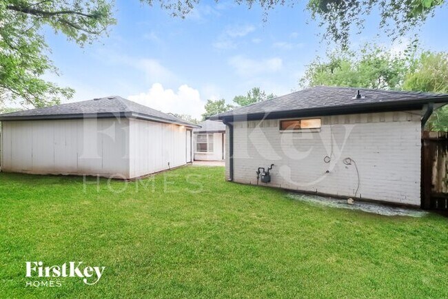 Building Photo - 15631 Cascade Point Dr