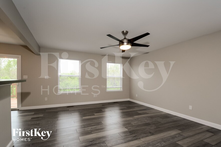 Building Photo - 721 Wayland Dr