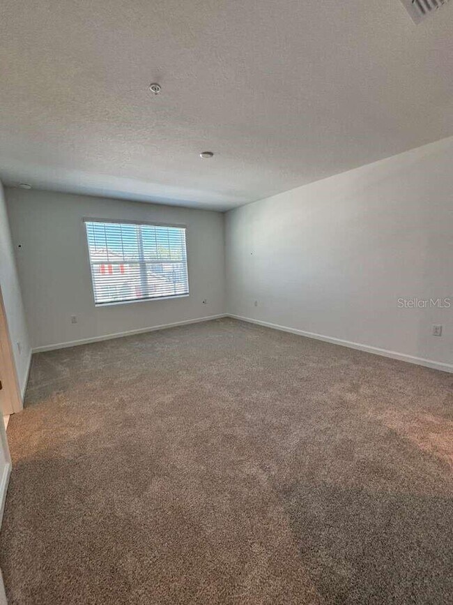 Building Photo - 9872 Walkway Dr