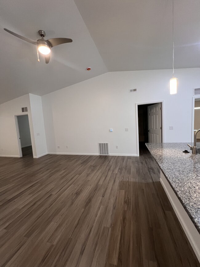 Building Photo - 209 Millersburg St