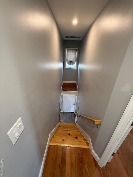 Building Photo - 46 Lincoln Pl