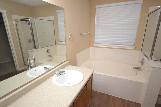 Building Photo - 302 Washington Square Dr