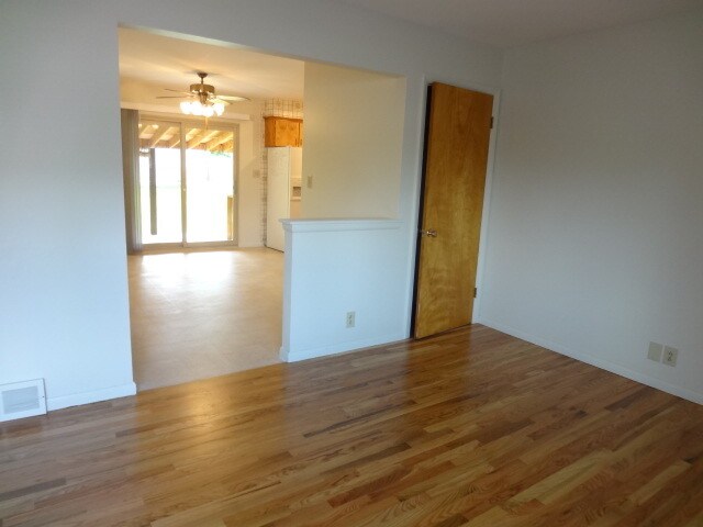 Building Photo - 1117 Ponderosa Dr