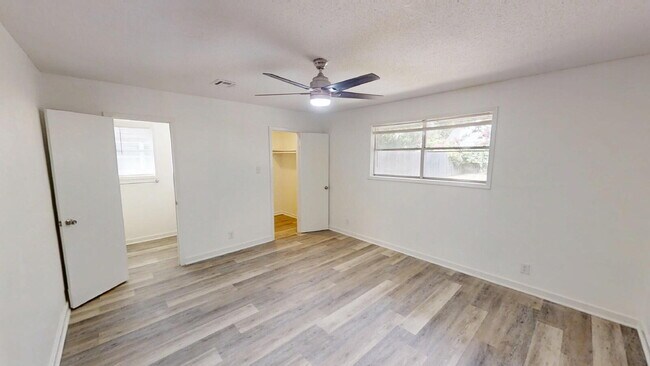 Building Photo - "Charming 3-Bed, 2-Bath Gem with 1,654 Sq Ft of Comfort in Temple, TX!"