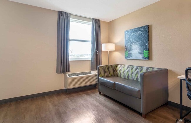 Building Photo - Furnished Studio-Chandler