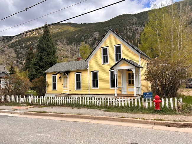 Building Photo - 900 Rose St