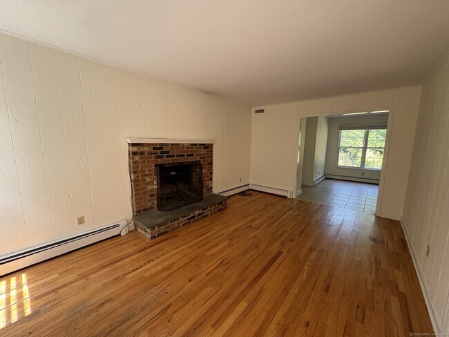 Building Photo - 1240 Bronson Rd