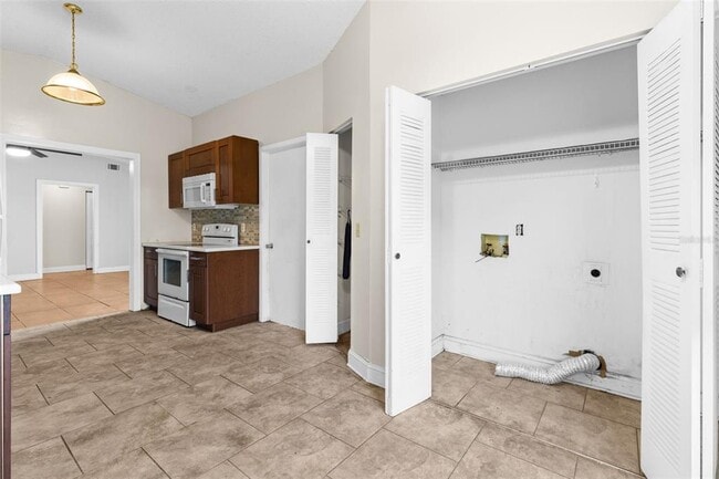 Building Photo - 629 Stillview Cir