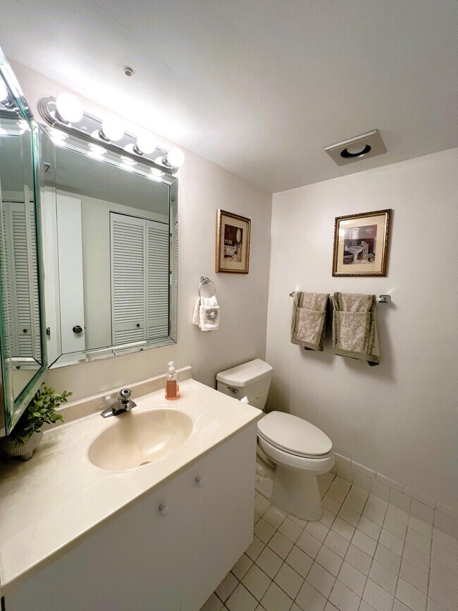 Building Photo - 3402 Bimini Ln
