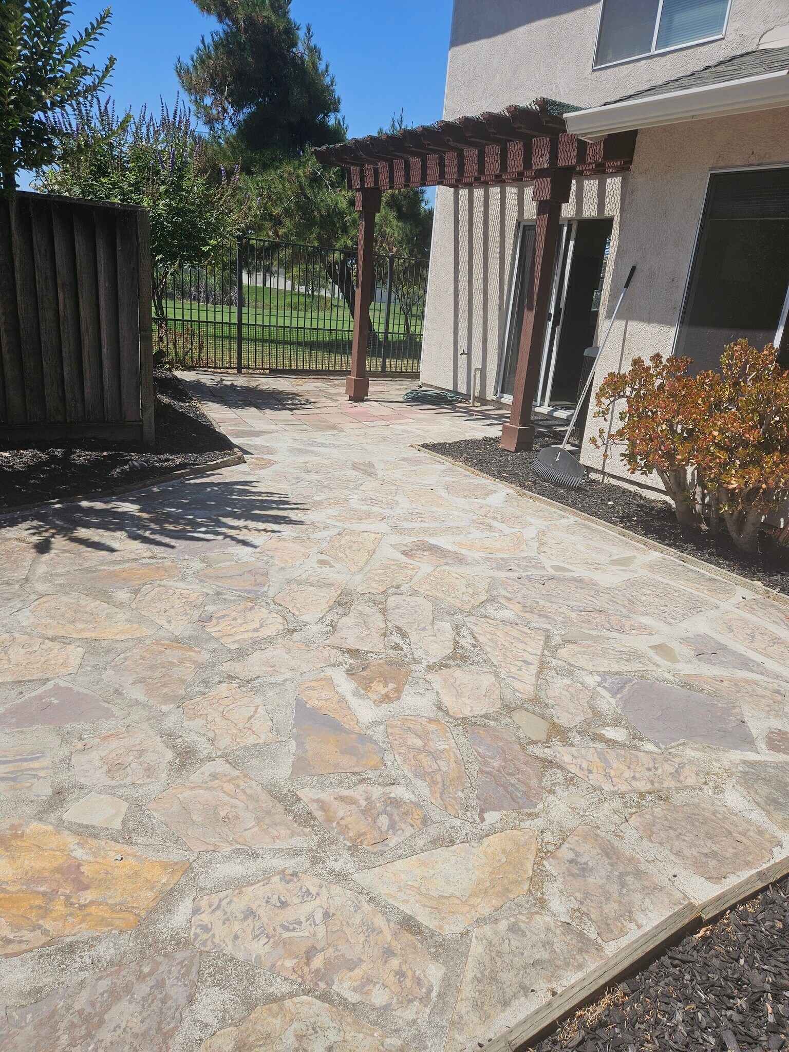 Building Photo - 1505 Hermocilla Way