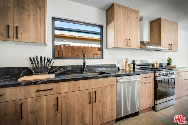 Building Photo - 6236 Sale Ave