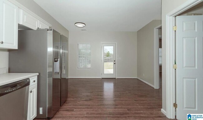 Building Photo - 115 Charlton Ln