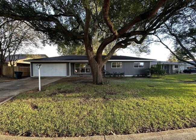 Primary Photo - 1707 Ave E